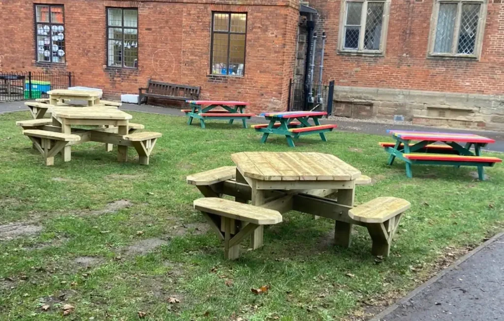 Picnic bench for Primary Schools