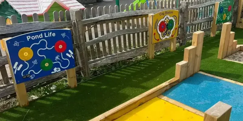 Play-Panels-Fun-Games-Sensory-Pond-Life-Cog-Shaker-Flower-Bug